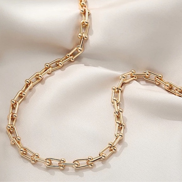 U Link Gold Plated Horseshoe Chain Necklace - Picture 4 of 11